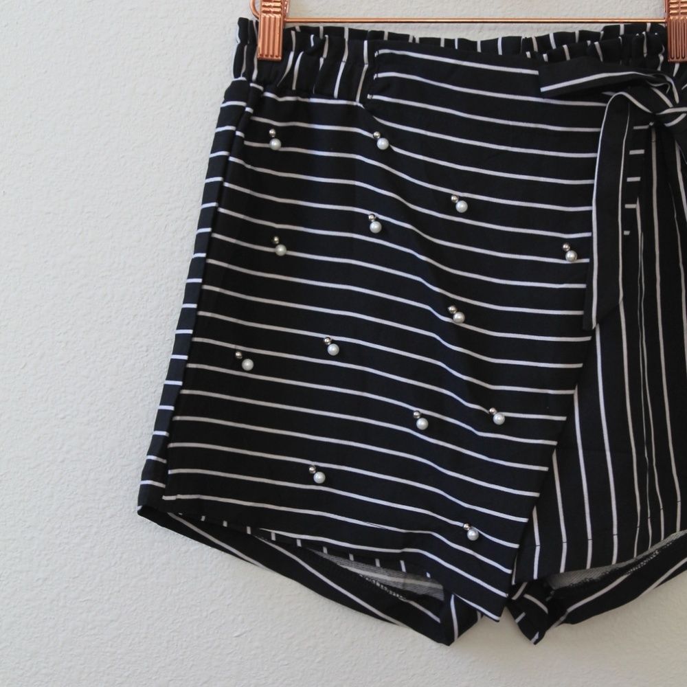 Skort Stripes Pearls Lace Up‎ Black White Casual Shorts